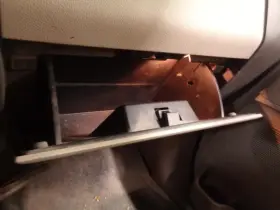260.fd8e09 Expediton 2009 Glove Box 1140169