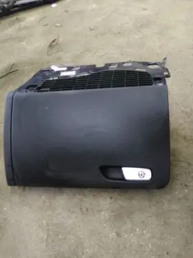 260.au1412 Audi 2012 Q5 Glove Box