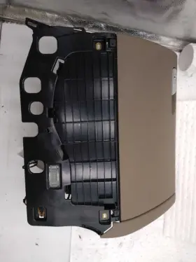 260.au1m11 Audi A4 2011 Glove Box 614692