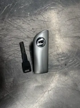 Audi 81n857095.7 Mk1 Tt Glove Box Door Handle Latch With Key