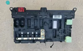 6907395 Bmw 2000 - 2005 X5 E53 Oem Under Glove Box Fuse Relay