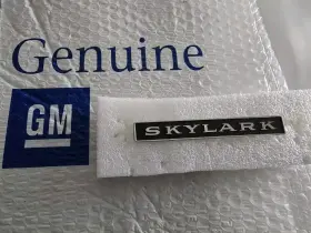 4416947 Buick 1964 64 Skylark And Wagon Gm Glove Box Door Emblem Oem