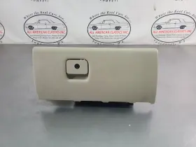 260.gm6x05 Cadillac 2004-06 Xlr Passenger Right Side Dash Glovebox Assembly Shale - Oem 260.gm6x05 Cadillac 2004-06 Xlr Passenger Right Side Dash Glovebox Assembly Shale - Oem