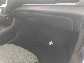 260.gm1d18 Chevrolet Traverse 2018 Glove Box 3735154
