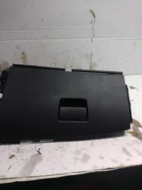 260.gm1e19 Chevrolet Cruze 2019 Glove Box 531654