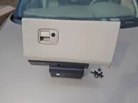 260.gm1q05 Chevrolet 2005 Chevy Impala Glove Box Dash Compartment 2001 2002 2003 2004 Beige Oem