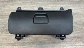 86827961 Chevrolet 2019-21 Gmc Sierra / Silverado Upper Compartment Oem # - Jet Black