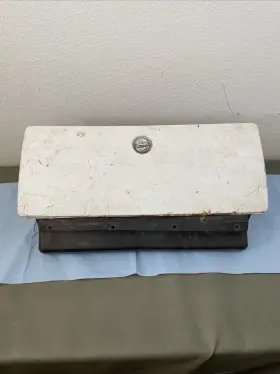 15565246 Chevrolet Chevy Gm Gmc 73-87 Truck C K Glove Box 73-91 K5 Blazer Suburban With A/c White Oem