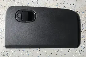 R00393148 Chevrolet 2003 - 2006 Chevy Ssr Glove Box Door And Latch