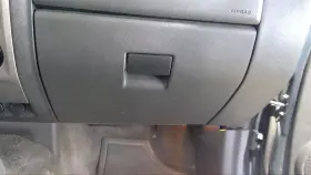 260.gm8f06 Chevrolet Truck Colorado 2006 Glove Box 1049890