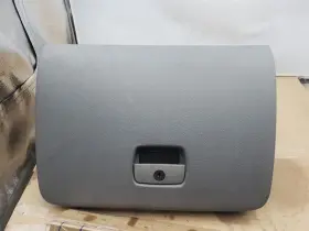 260.gm8h06 Chevrolet Truck Trailbext 2006 Glove Box 340377