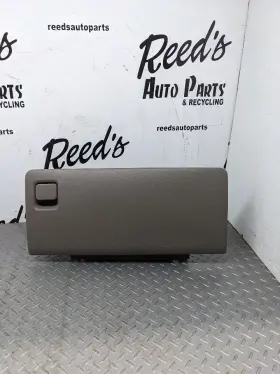 260.gm8n05 Chevrolet Truck 2003-2006 Silverado Glove Box 1146415