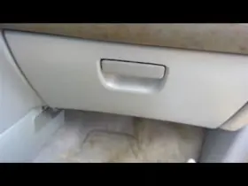 260.ch1605 Chrysler Town Coun 2005 Glove Box 511796