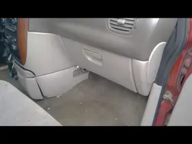 260.ch1607 Chrysler Town Coun 2007 Glove Box 953876