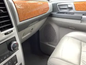 260.ch1608 Chrysler Town Coun 2008 Glove Box 7869899