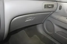 260.fd1t05 Ford Taurus 2005 Front Dash Lid Glove Box 401041