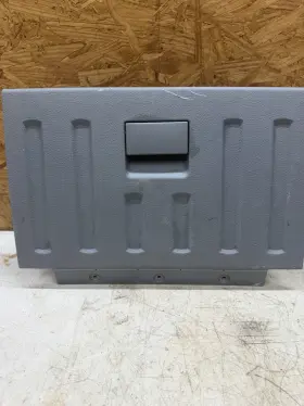 820305 Ford 2015 F250sd Pickup Glove Box Silver Used Scratches Oem 820305 Ford 2015 F250sd Pickup Glove Box Silver Used Scratches Oem