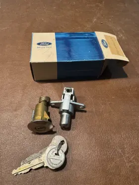 C8ly-6543507-a Ford Nos Trunk And Glove Box Lock 2 Key Set 1968 Lincoln