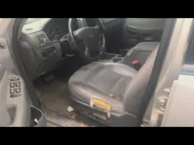 260.fd8405 Ford Truck Explorer 2005 Glove Box 1997467
