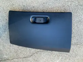 10137255 General Motors 90-93 Corvette Dash Glove Box Door Glovebox Compartment Lid Hinge Latch Plate