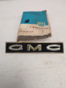 3903805 General Motors Nos Oem Gm 1968 1967 C10 K10 K30 C30 Gmc Glove Box Door Emblem New Gold 3903805 General Motors Nos Oem Gm 1968 1967 C10 K10 K30 C30 Gmc Glove Box Door Emblem New Gold