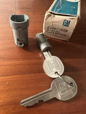 7677698 General Motors Nos Gm 1955-1969 Pontiac Cadillac Chevrolet Olds Lock And Case Bolt Keys