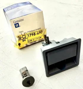 17986905 Gm Oem 1988-1992 Buick Regal Blue Glove Box Door Latch Assembly With Lock