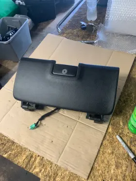 Gm 22952087 2016-2018 Chevrolet Silverado 1500 Dash Dashboard Right Side Upper Glove Box Oem
