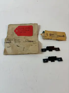 3701376 Gm Nos 1955 1956 1957 1958 1959 Gmc Chevy Truck Glove Box Door Striker