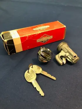 Gm/ Briggs & Stratton 608166 Nos 1968 - Ft72 Chevrolet Pontiac Glove Box Lock Assfty Orig Mfr/supplier To