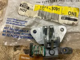 15713091 Gm Oem Glove Box-latch Handle