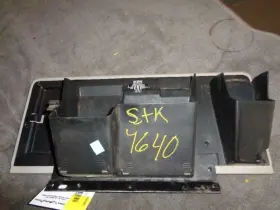 260.gm9c01 Gmc Truck Yukon 2001 Glove Box 143630