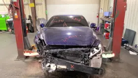 260.in1u18 Infiniti Q60 2018 Glove Box 941796