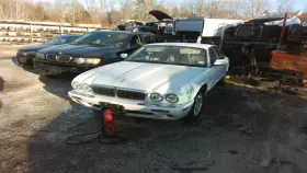 260.ja1s98 Jaguar Xj8 1998 Glove Box 1560571