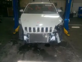 260.am8218 Jeep Cherokee 2018 Glove Box 1029507