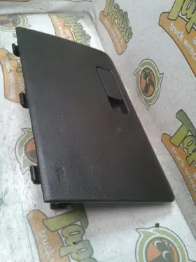 260.am8620 Jeep Cherokee 2020 Glove Box 2562035