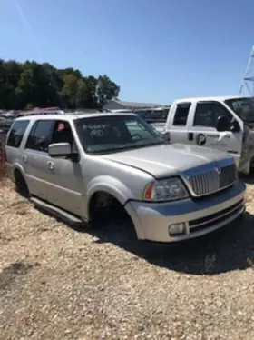 260.fd2205 Lincoln Navigator 2005 Glove Box 334345
