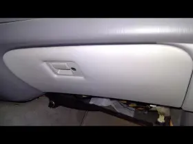 260.fd2u02 Lincoln Town Car 2002 Glove Box 1551587