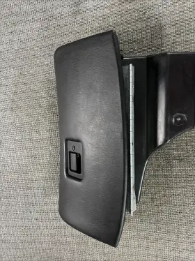 F7vx5406010aaw Lincoln Town Car Glove Box Assembly 1997