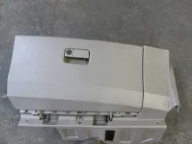 260.da1l04 Nissan Murano 2004 Glove Box 356148