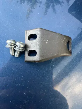 68627-p7100 Nissan 1979-1983 Datsun 280zx Glove Box Latch Striker Plate And Screws Oem