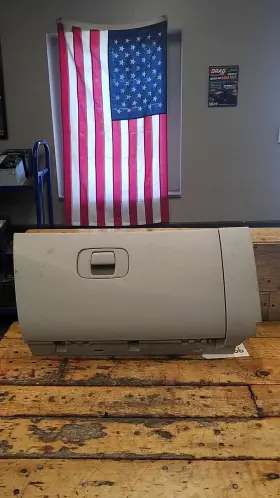 10399634 Pontiac 05-09 G6 Front Glove Box Compartment Beige Neutral