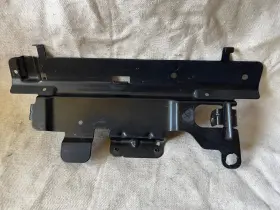 92156132 Pontiac 04-06 Gto Glove Box Bracket Trim Plate
