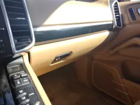 260.po1312 Porsche Cayenne 2012 Glove Box 2747155