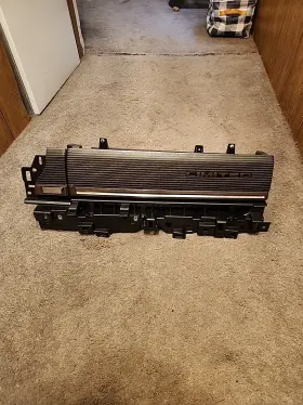 2626637tx7 Ram 2020 1500 Upper Glove Box Oem