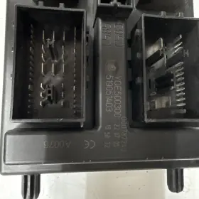 Yqe500300519051403 Range Rover 2006 Landrover Sport Hse Luxury Fuse Box Behind Glove