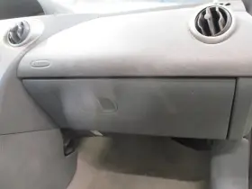 260.gm7p06 Saturn Ion 2006 Glove Box 1854350