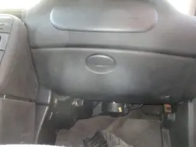 260.gm7w99 Saturn Saturnsdn 1999 Glove Box 1611362