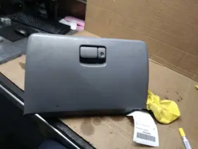 260.sz1404 Suzuki Vitara 2004 Glove Box 584010