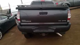 260.to1810 Toyota Tacoma 2010 Glove Box 6668706